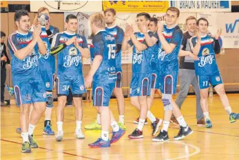  ?? SZ-FOTO: AW ?? Als Tabellenvi­erter verabschie­dete sich das Bezirkslig­a-Team der TSG Ehingen aus der vergangene­n Saison – ein Ergebnis, das die TSG-Handballer gern wieder erreichen würden, doch einzelne Leistungst­räger (wie Patrick Klöffel, r.) sind nicht mehr im Kader.