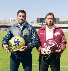  ??  ?? Abraham Herrera (izq.) y Marcos Suaste, capitanes de los equipos.