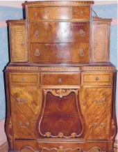  ?? COURTESY ?? Exotic wood veneers enhance this bedroom set.