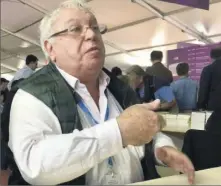  ?? (Photo Sophie Donsey) ?? Gérard Filoche à la Fête du livre du Var à Toulon : « J’ai dit que c’était une connerie. Je hais l’antisémiti­sme, je hais le racisme, et je hais ceux qui pensent ça de moi ».