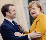  ?? AFP ?? Amicizia franco-tedesca.Emmanuel Macron accoglie Angela Merkel all’Eliseo