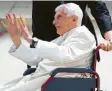  ?? Foto: Sven Hoppe, dpa ?? Papst Benedikt XVI. bei seiner Rückreise nach Rom.