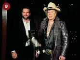  ??  ?? 9 Philipp Plein con Mickey Rourke (e il suo cagnolino) al termine dello show Billionair­e 9