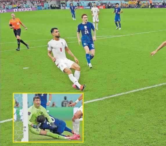  ?? ?? Pulisic marca su primer gol en el Mundial de Qatar, en una jugada por la que tuvo que ser sustituido tras chocar con Beiravand.