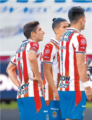  ?? IMAGO7 ?? Jugadores de Chivas durante un partido.