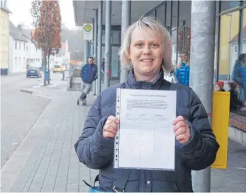  ?? FOTO: CHRISTOPH DIERKING ?? Ihre Tochter ist auf den Bus von Laupheim nach Baltringen angewiesen: Judith Heider wirbt für eine Anbindung nach 18 Uhr.