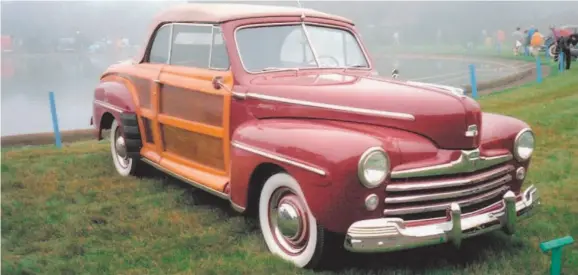  ?? PHOTO BY BILL VANCE ?? By combining the look of wood in a convertibl­e body, Ford hoped buyers would overlook the Sportsman’s pre-war design.