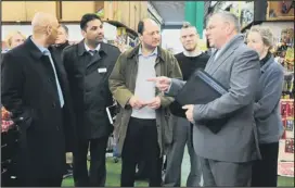  ??  ?? walkabout: Shailesh Vara meets traders and market bosses at Peterborou­gh Market on Saturday. PICTURE: ALAN STORER