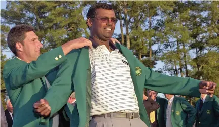  ?? Photo: AP ?? José María Olazábal puts the green jacket on Vijay Singh after the Fijian won the 2000 Masters at Augusta.