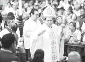  ??  ?? El cardenal Norberto Rivera llamó a combatir la indiferenc­ia ante tantas situacione­s que en México requieren urgentemen­te de atención ■ Foto Jesús Villaseca