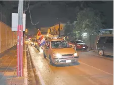  ??  ?? La caravana de vehículos recorrió las calles de San Lorenzo.