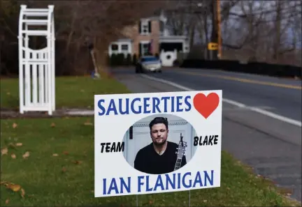  ?? TANIA BARRICKLO — DAILY FREEMAN ?? A yard sign of “The Voice” contestant and Saugerties High School grad Ian Flanigan can be seen along Route 9W just south of the village on Tuesday.