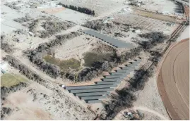  ?? ?? SELF-SUFFICIENT. An aerial view of the solar farm in Orania, which the town started building in June last year, for R10.5 million.