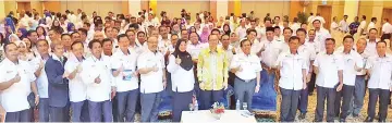  ??  ?? Amin (yellow shirt) and Maimunah (on Amin’s right) with other education officials who attended the talk yesterday.