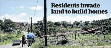  ?? /JACKIE CLAUSEN ?? Land grabbers secure their sites in Cato Crest in Durban.