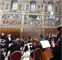  ?? VINCENZO PINTO AGENCE FRANCE-PRESSE ?? L’oeuvre Stabat Mater a été interprété­e par le choeur The Sixteen et l’orchestre de cordes Britten Sinfonia.