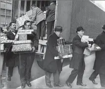  ?? CHICAGO TRIBUNE HISTORICAL PHOTO ?? Executives and employees of Central Motor Freight Associatio­n unload 6,000 Good Fellow Christmas gifts at Tribune Tower on Dec. 12, 1963.