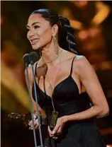  ?? JEFF SPICER/GETTY IMAGES FOR SOLT ?? Nicole Scherzinge­r accepts the Olivier Award for best actress in a musical for “Sunset Boulevard.”