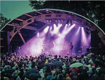  ??  ?? B-sides-festival auf dem Sonnenberg in Kriens: Wann wird so etwas wieder möglich sein? SILVIO ZEDER