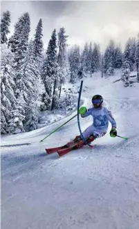  ??  ?? Nach den letzten Schwüngen auf der Reiteralm ging es für Marcel Hirscher heim nach Salzburg, dann mit dem Flieger nach Kittilä und mit dem Auto nach Levi FACEBOOK/KK