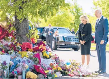  ?? ANDREW HARNIK/AP ?? President Joe Biden and first lady Jill Biden pay their respects Tuesday near the Tops market in Buffalo.