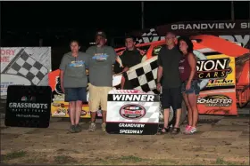  ?? RICH KEPNER - FOR MEDIANEWS GROUP ?? Dylan Swinehart, center, poses in victory lane with his grandparen­ts, from left, Joann and Dennis Bailey, and Ray and Lori Swinehart, after winning his first career modified feature at Grandview Speedway on July 13.