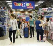  ?? ALAN DIAZ — THE ASSOCIATED PRESS FILE ?? In this Friday file photo, shoppers browse at a Toys R Us store in Miami. The toys your kids unwrap this Christmas could invite hackers into your home. That Grinch-like warning comes from the FBI, which said this summer that toys connected to the...