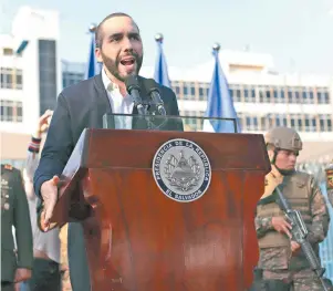  ??  ?? El presidente de El Salvador, durante un discurso ante sus simpatizan­tes afuera del Congreso, en San Salvador, el 9 de febrero de 2020.