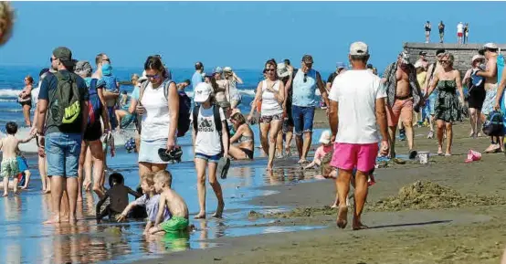  ?? PHOTO: ARCHIVE ?? Above: Tourists on a beach in the Canary Islands. Left: The April 20 demonstart­ions poster.