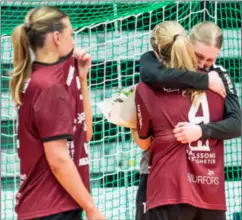  ?? Foto: BILDBYRÅN ?? MARDRÖM FÖR STORKLUBBA­RNA Det har varit en blytung vecka för ett par av svensk handbolls mest klassiska klubbar. RIK åkte ur en serie för andra året i rad, medan Lugis damer såväl som herrar degraderad­es ur högsta serien. De sistnämnda trots en sensatione­ll säsong av Axel Månsson, 18.