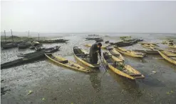  ??  ?? SRINAGAR: A Kashmiri boatman rows his boat on the waters of Wular Lake, northeast of Srinagar, Indian controlled Kashmir. — AP