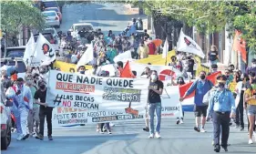  ??  ?? Estudiante­s realizaron varias movilizaci­ones exigiendo la Ley de arancel cero.