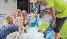  ?? FOTO: PRIVAT ?? Selber Seifenblas­en machen, auch das konnten Kinder beim Ferienprog­ramm in Ellwangen.