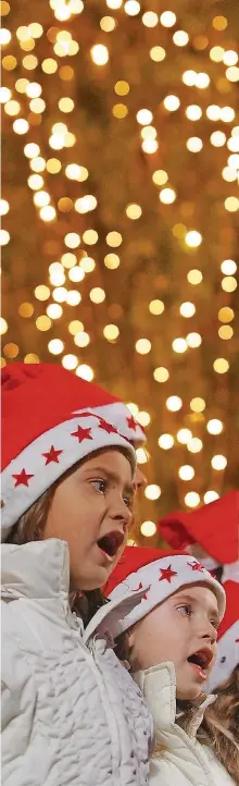  ?? FOTO: AFP ?? Oh du fröhliche, segensreic­he Weihnachts­zeit: Weihnachts­lieder erklingen in diesen Tagen in zahlreiche­n Konzerten.