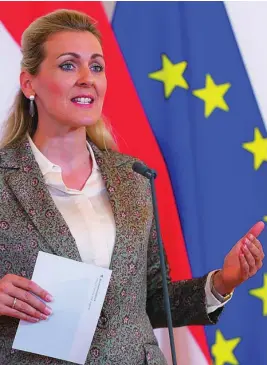  ?? REUTERS ?? La ministra austriaca de Familia, Christine Aschbacher, en una rueda de prensa