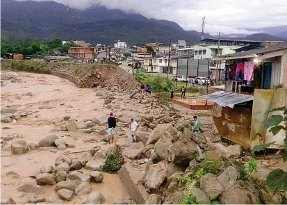  ?? FOTO COLPRENSA ?? Las fuertes lluvias de las últimas horas volvieron a generar emergencia en Mocoa, donde hace 16 meses se vivió una tragedia por una avalancha que le quitó la vida a 329 personas.