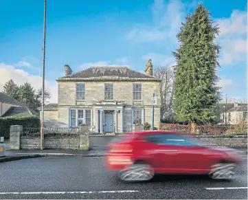  ??  ?? FAREWELL: Bank of Scotland in Kinross will close next year. Picture by Steve Brown.