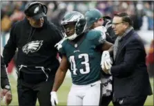  ?? THE ASSOCIATED PRESS FILE ?? The Eagles’ Darren Sproles, center in this file photo with concerned coach Doug Pederson to the left, has yet to play this season due to a hamstring injury. That streak will continue Sunday as Sproles will miss the Birds’ game against the Jaguars in London.