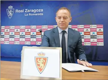  ??  ?? El presidente del Real Zaragoza, Christian Lapetra, durante una rueda de prensa en La Romareda.