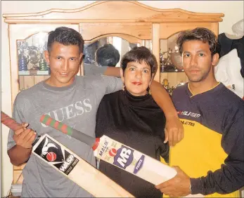  ?? PICTURES: SUPPLIED ?? A younger, beardless Hashim Amla, left, with his mother and brother, Ahmed.