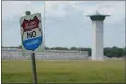  ?? MICHAEL CONROY — THE ASSOCIATED PRESS FILE ?? A “no trespassin­g,” sign is displayed outside the federal prison complex in Terre Haute, Ind.