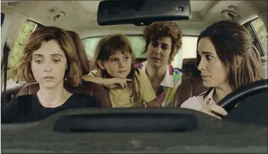  ?? MOVISTAR+ ?? Una escena en la que aparecen las tres protagonis­tas: Leticia Dolera, Aixa Villagrán y Celia Freijerio