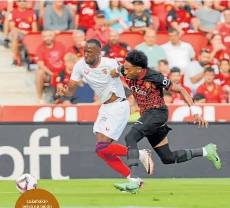  ?? EFE // ?? Lukebakio pelea un balón con Mojica en el partido disputado en Son Moix