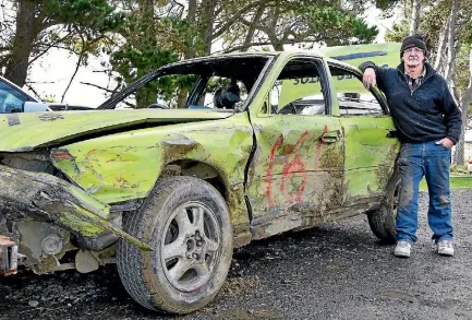  ?? JOHN HAWKINS/STUFF ?? Steve Dryden with the Toyota Camry he drove to win the demolition derby at Riverside Speedway.