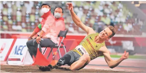  ?? FOTO: KARL-JOSEF HILDENBRAN­D/DPA ?? Sprung zu Gold: Der Leverkusen­er Markus Rehm gewinnt bei den Paralympic­s im Weitspring­en.