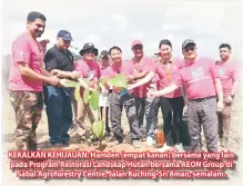  ??  ?? KEKALKAN KEHIJAUAN: Hamden (empat kanan) bersama yang lain pada Program Restorasi Landskap Hutan bersama AEON Group di
Sabal Agroforest­ry Centre, Jalan Kuching-Sri Aman, semalam.