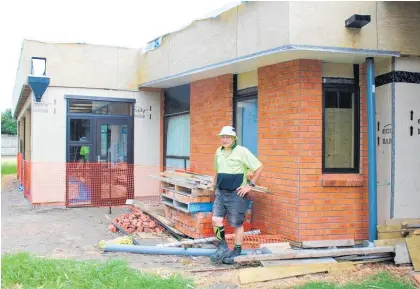  ?? Photo / Rosalie Willis ?? Roy Opie in the middle of renovation­s at the Ocean Road Community Centre.