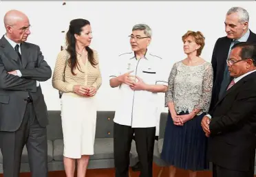  ??  ?? Discussing the future: Mah (third from left) meeting members of the European Parliament on issues concerning the palm oil industry. With him are (from left) Paolo Russo, Dr Barbara Kappel, Inese Vaidere, Nicola Caputo and Malaysian Palm Oil Board...