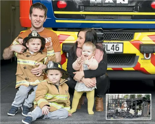  ?? CHRISTEL YARDLEY/MARK TAYLOR ?? The Thomas family has been blown away by support from Fire and Emergency, and the community. Daniel Thomas, holds Landen, and Courtney holds Addilynn. Mason is sitting in front. Inset: The family’s destroyed Gordonton home.