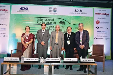  ??  ?? (L-R) Rashmi Urdhwaresh­e, Director, ARAI, Vishnu Mathur, Director General SIAM, Chief Guest– Hon’ble Justice Swatanter Kumar, Former Chairman, NGT & Former Judge of Supreme Court, Special Guest of Honor, Bhure Lal, Chairman, EPCA, Vinnie Mehta, Director General, ACMA